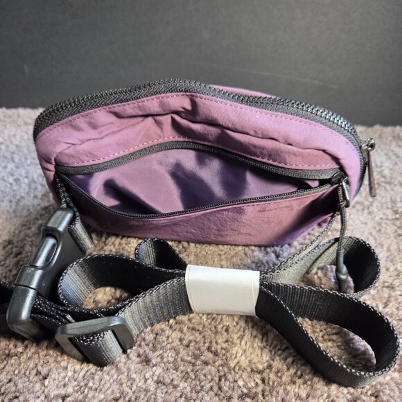 NWOT Unisex Mini Belt Bag Adjustable Strap Plum Travel, Workout, Hiking - Picture 4 of 7